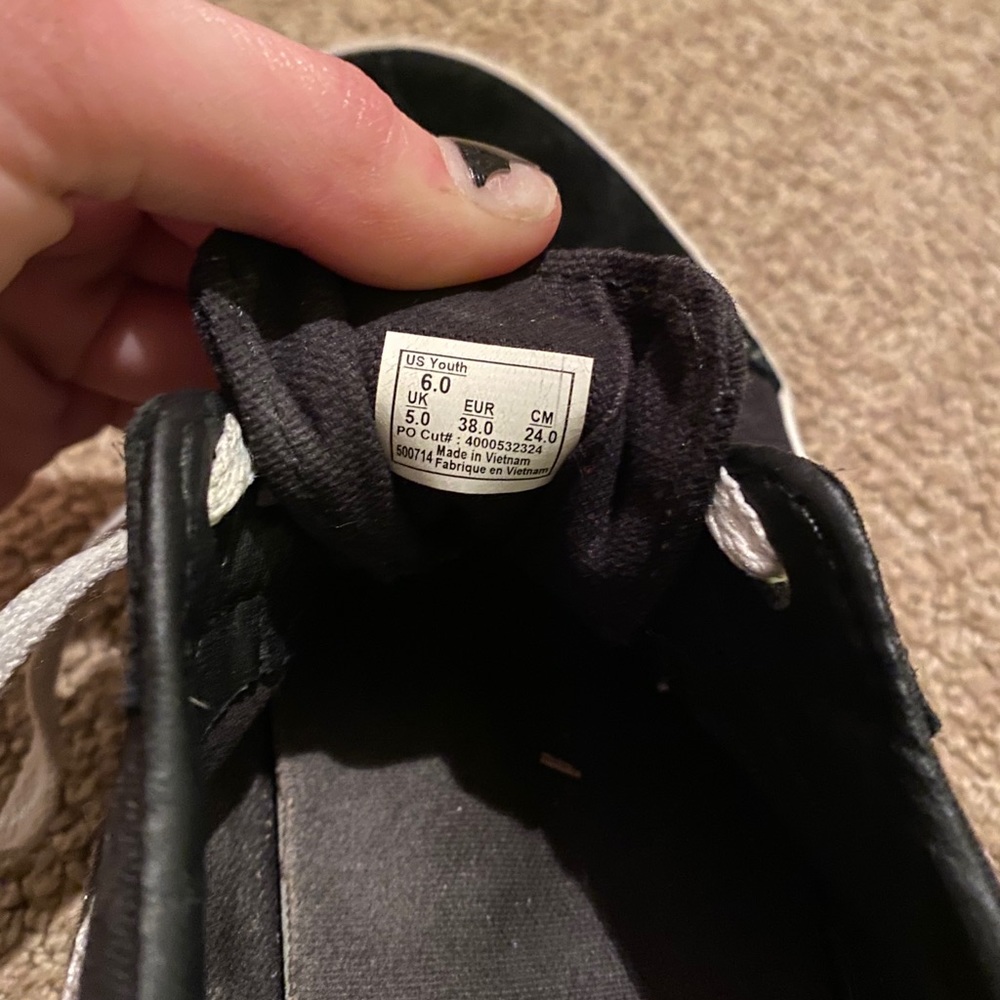 Vans - Picture 2 of 4